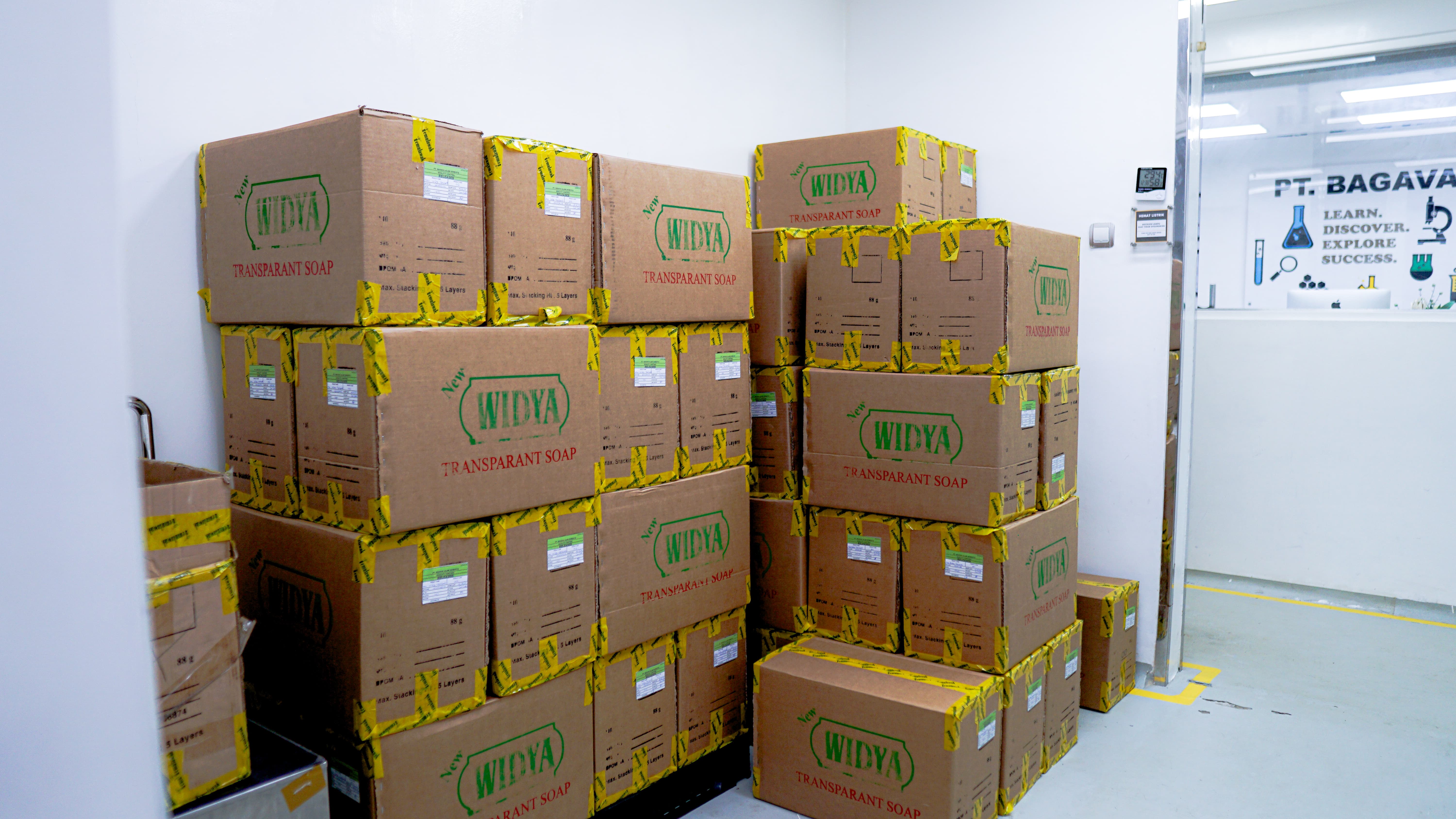 Mendistribusikan produk yang telah diproduksi kepada seluruh pelanggan.